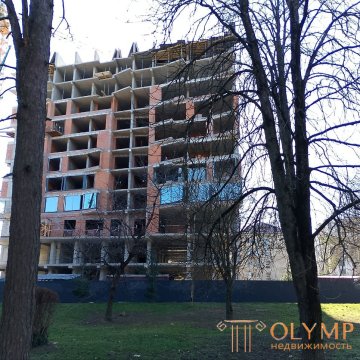 уже начали остекление 4го и пятого этажа ЖК Royal Park Ужгород