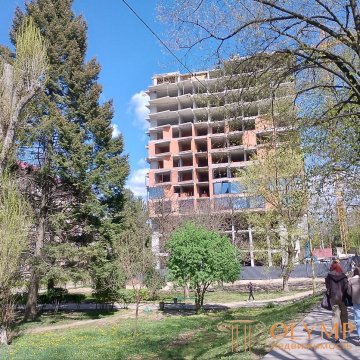 уже начали остекление 4го и пятого этажа ЖК Royal Park Ужгород