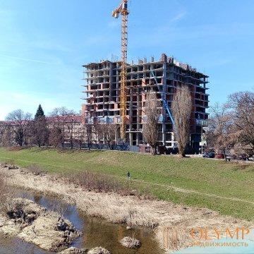 уже начали остекление 4го и пятого этажа ЖК Royal Park Ужгород