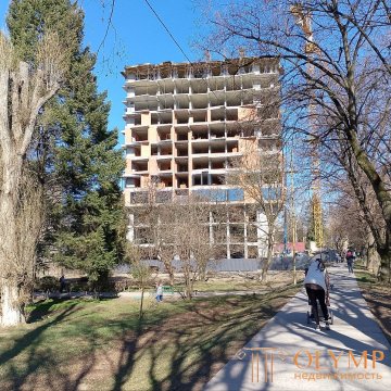 уже начали остекление 4го и пятого этажа ЖК Royal Park Ужгород