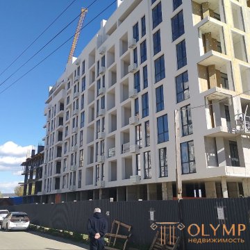 оо наконец-то начали остекление балковнов. с помощью установки прозрачного загражения. начали с 4го этажа